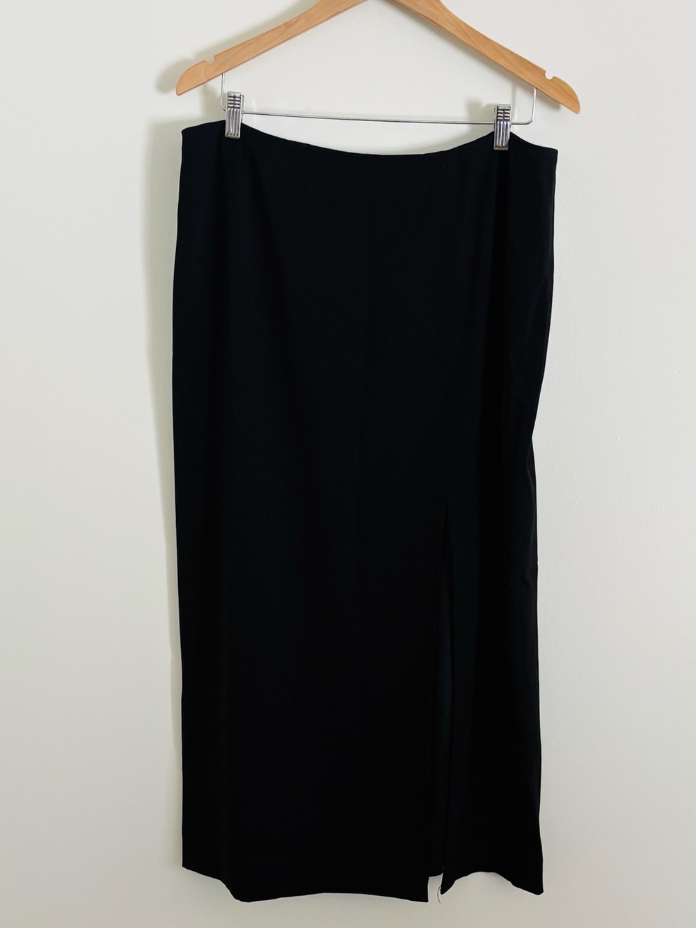 Dana Buchman Slitted Midi Skirt in Black